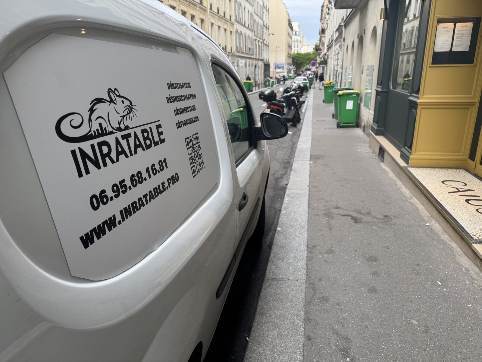 Camion Inratable pour une intervention de dératisation dans un appartement à Paris