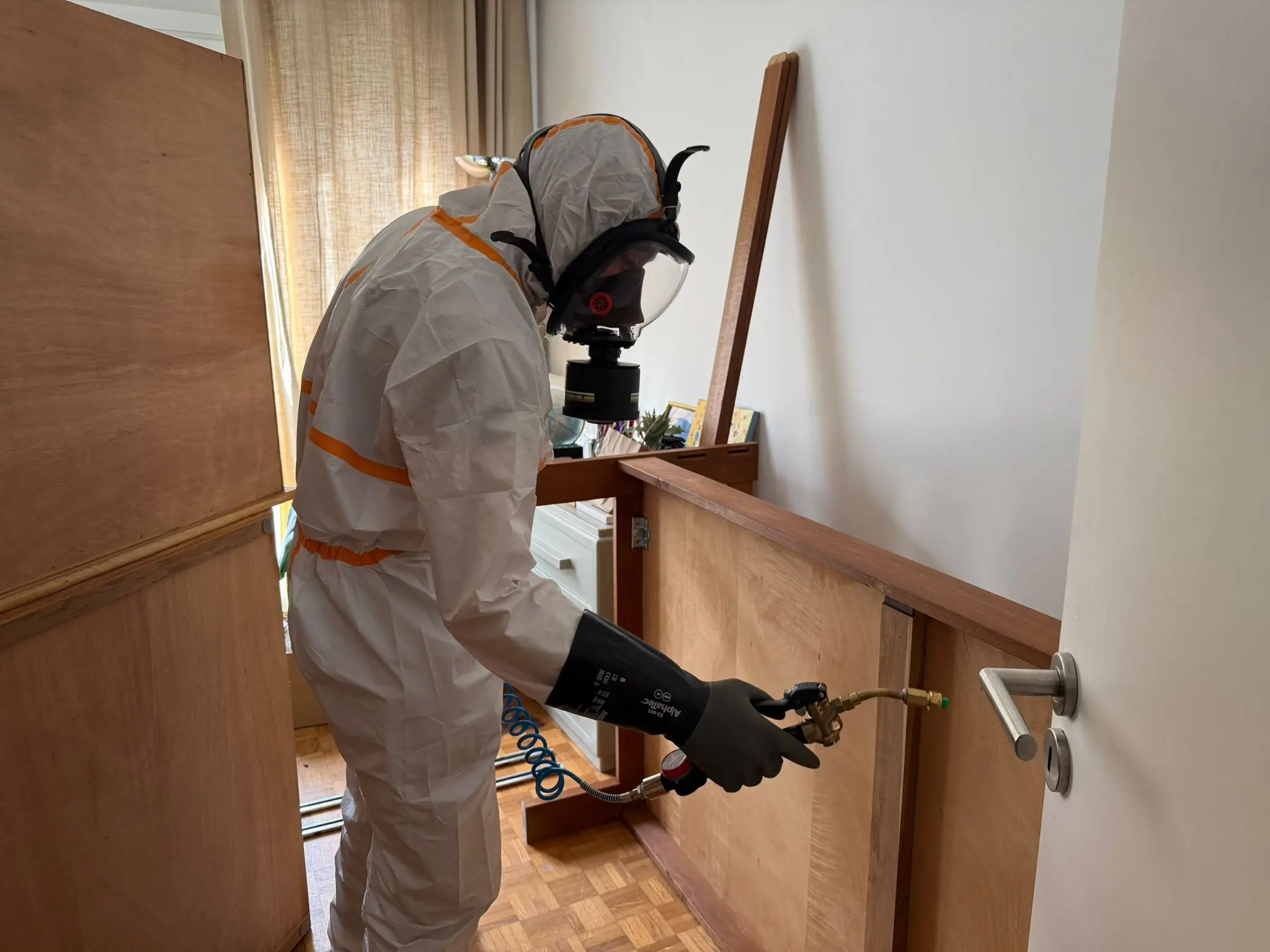 Technicien Inratable en intervention de désinsectisation