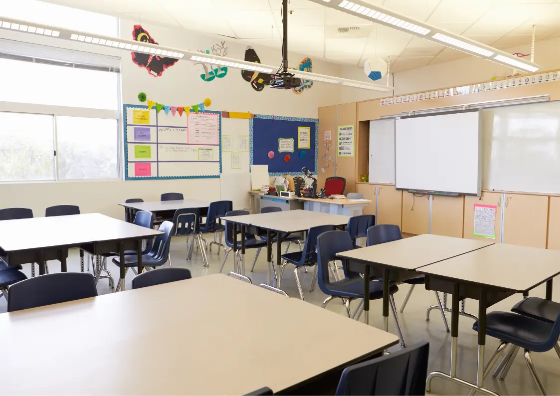 Salle de classe dans une école concernée par la prévention des rats à Paris